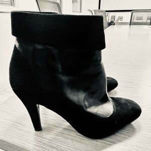 Enzo Angiolini Black Leather & Suede Gothic Feminine Ankle Booties Size 8